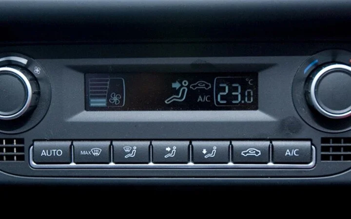 Volkswagen Polo Hatchback 1.8L - Hình 11