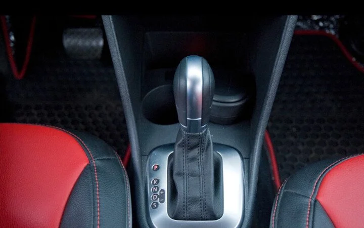 Volkswagen Polo Hatchback 1.8L - Hình 13