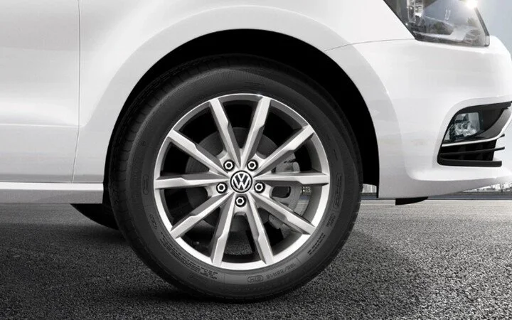 Volkswagen Polo Hatchback 1.8L - Hình 4