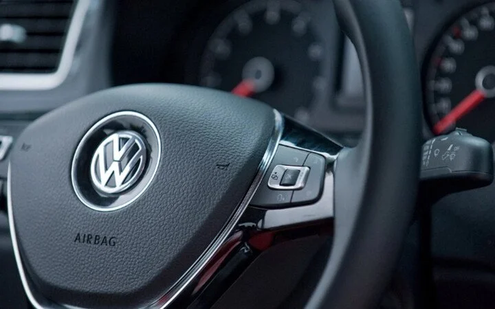 Volkswagen Polo Hatchback 1.8L - Hình 8